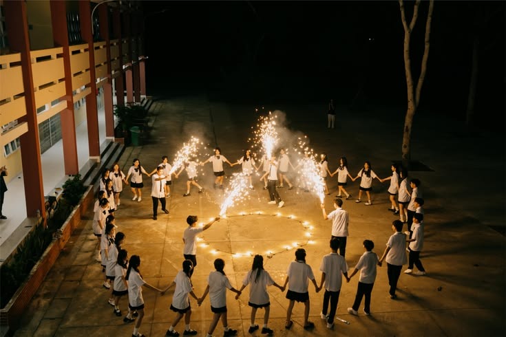 Ảnh vòng tròn lớp học