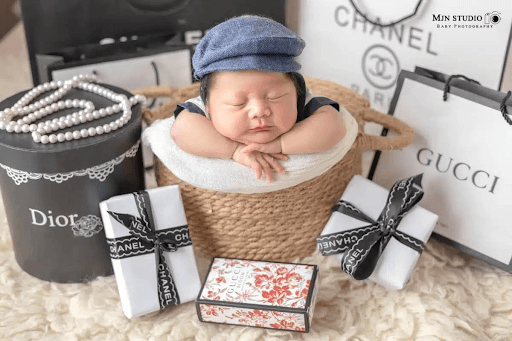 Chụp ảnh newborn Bé và món quà kỷ niệm