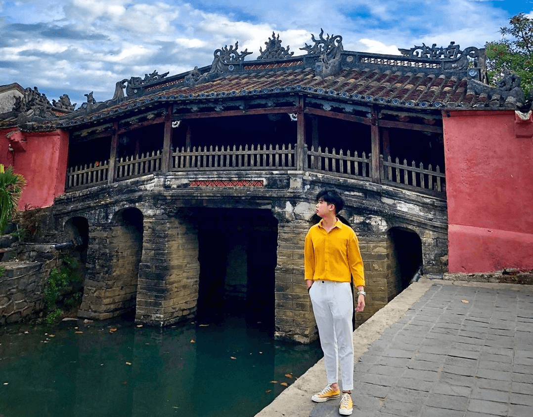 Bước nhẹ giữa Hội An như đang lắng nghe