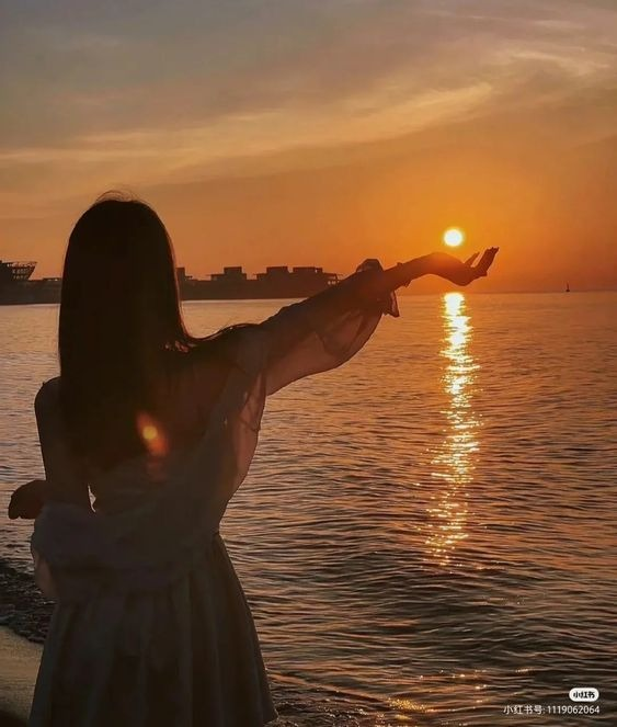 Cách tạo dáng hứng ánh hoàng hôn