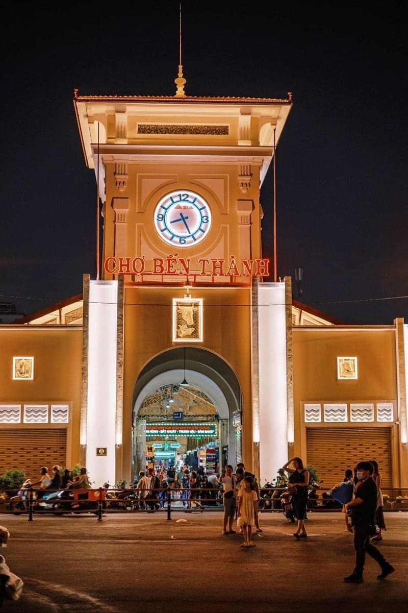 Chợ đêm Bến Thành- Địa điểm không thể bỏ lỡ khi đến Sài Gòn