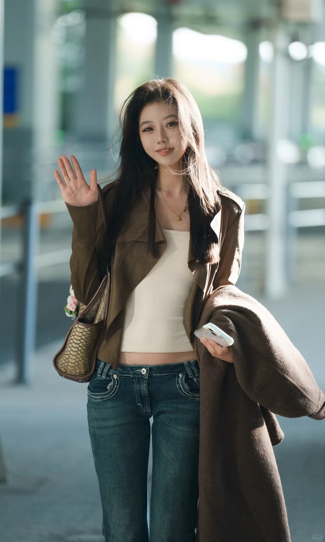 Chọn outfit đơn giản nhưng đúng “chất idol”