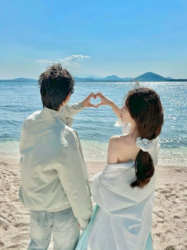 Hai bạn có thể tha hồ “bày trò” với kiểu dáng này