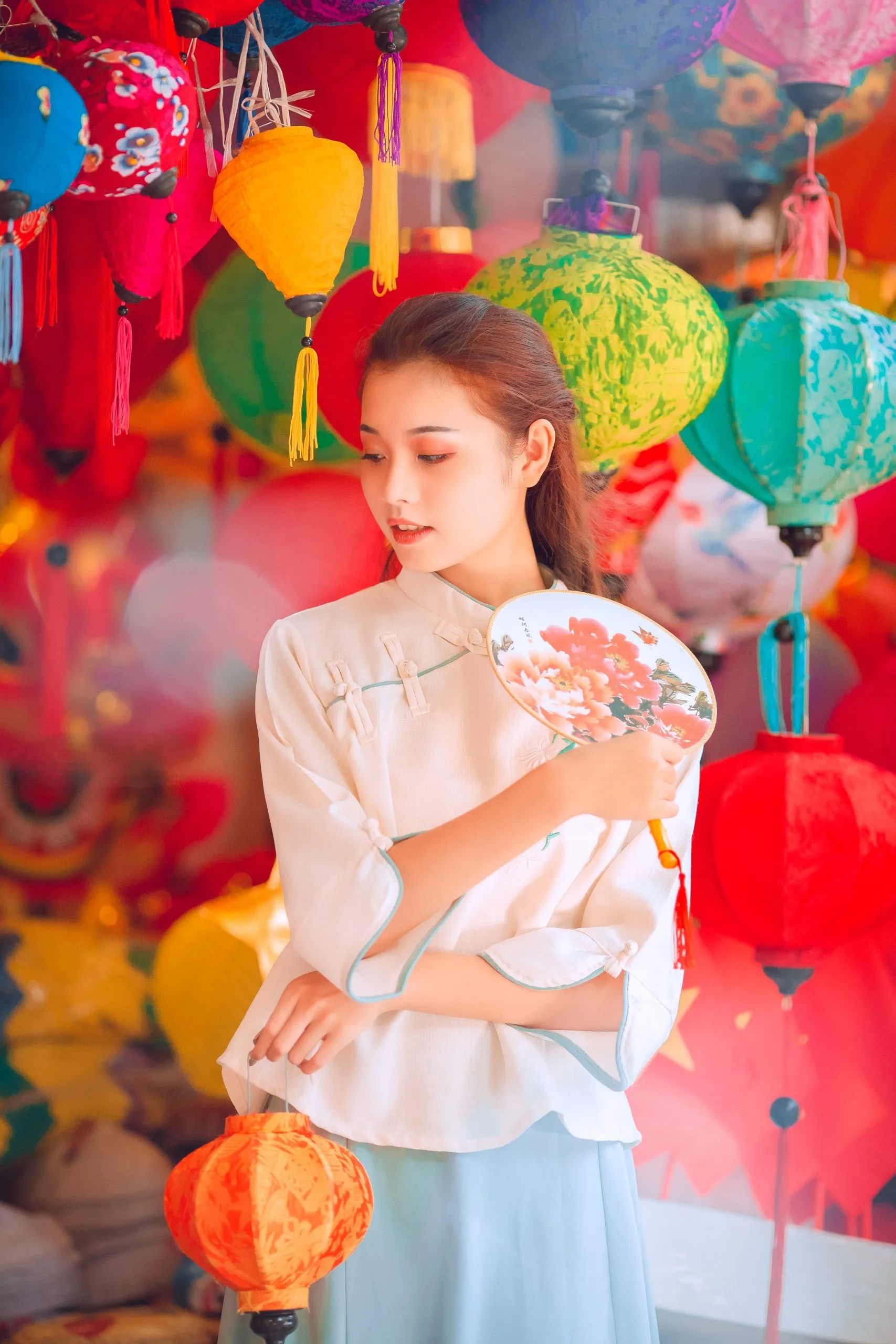Cách tạo dáng chụp ảnh trung thu với đèn lồng là một ý tưởng không thể bỏ qua