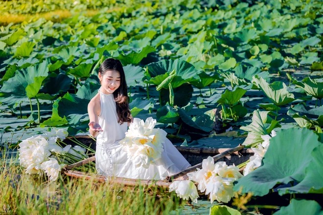 Chụp ảnh với sen mặc gì? Gợi ý 4 outfits bạn không thể bỏ qua