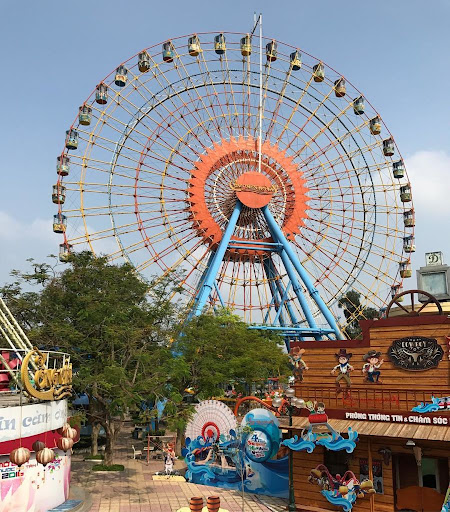 Công viên nước Hồ Tây cũng là một trong những điểm vui chơi, giải trí tấp nập nhất Hà Nội