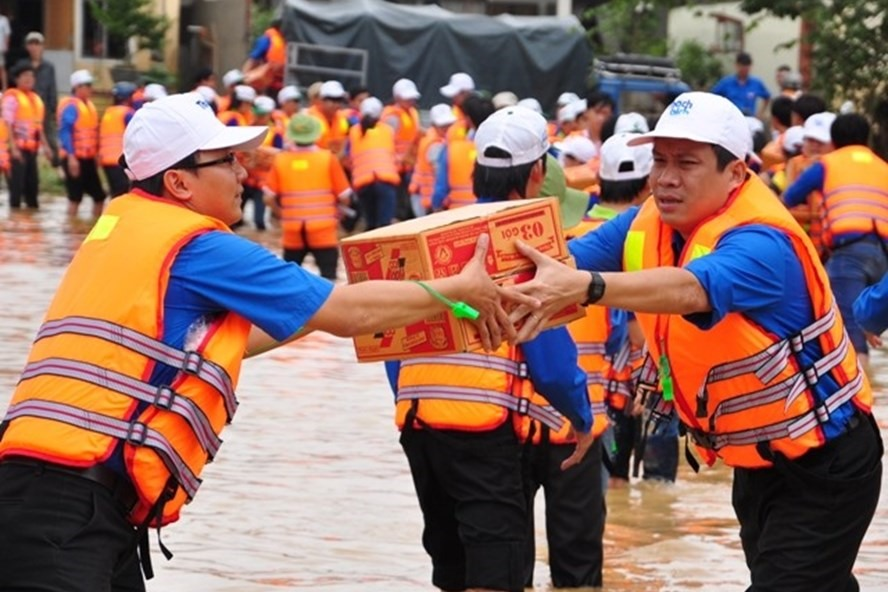 Cùng chung tay hướng về vùng lũ