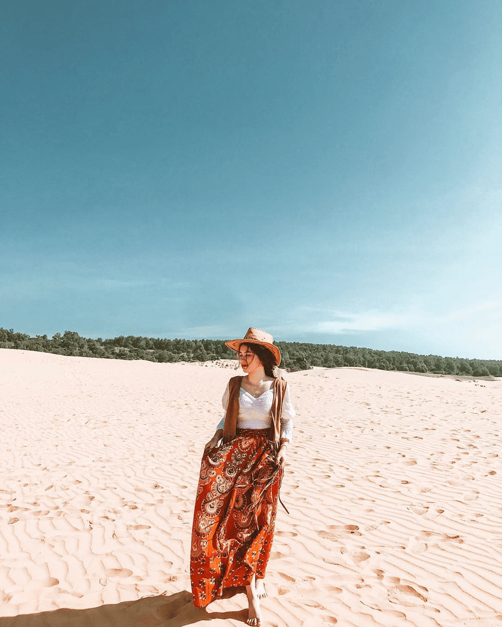 Đầm thổ cẩm hóa thân thành cô nàng du mục