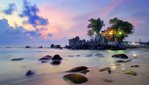 Địa điểm du lịch rẻ đẹp miền Nam phải kể đến Dinh Cậu Phú Quốc