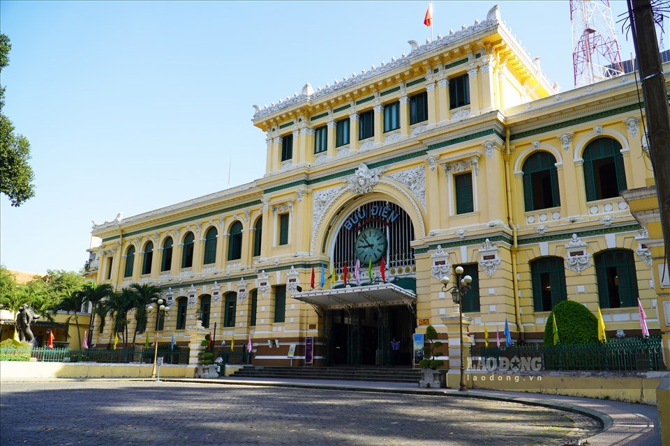 Du xuân ở bưu điện Sài Gòn