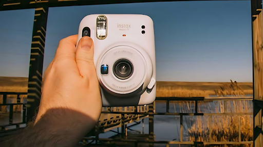 Fujifilm Instax Mini 11- đơn giản, dễ dùng