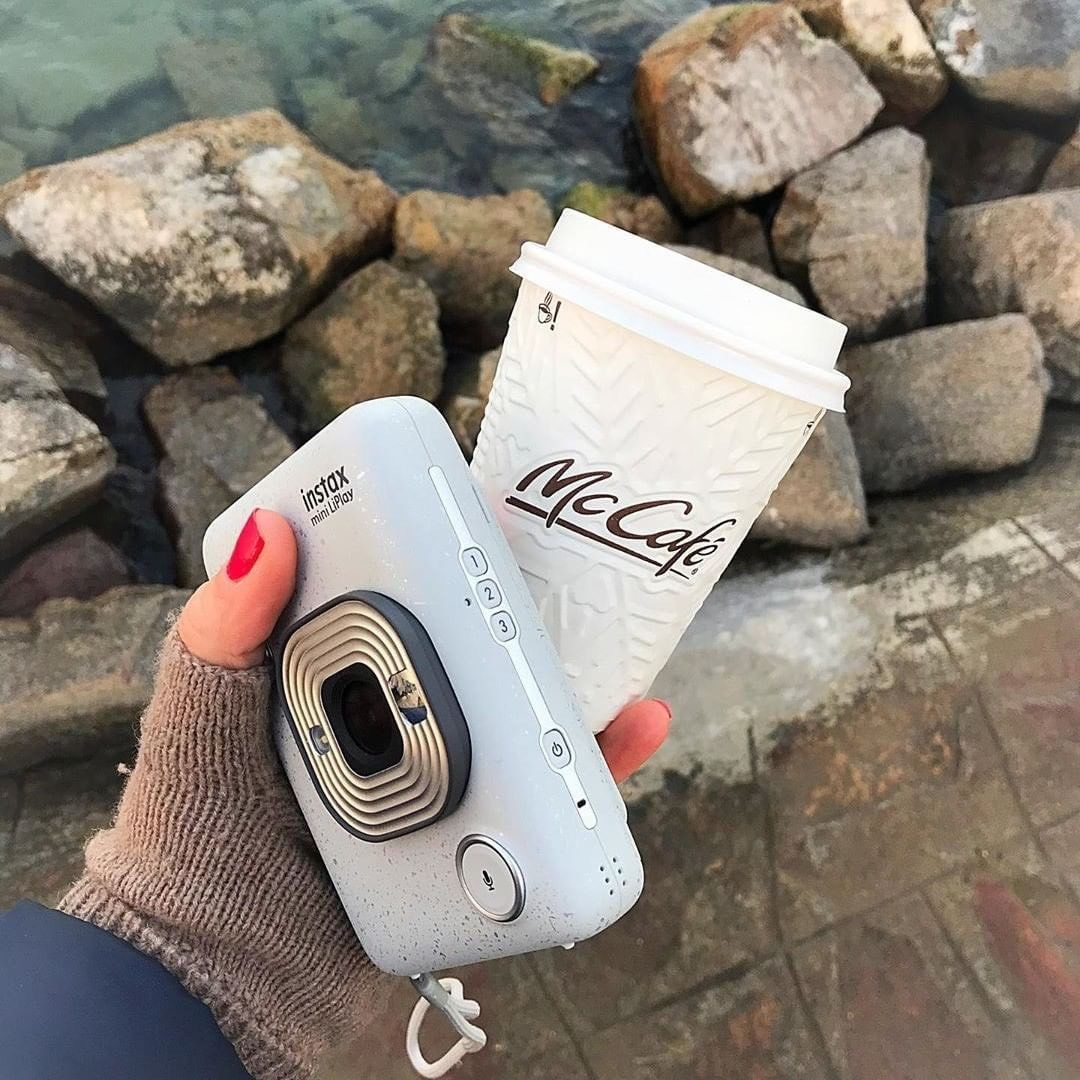Fujifilm Instax Mini LiPlay có màu sắc trẻ trung, trendy