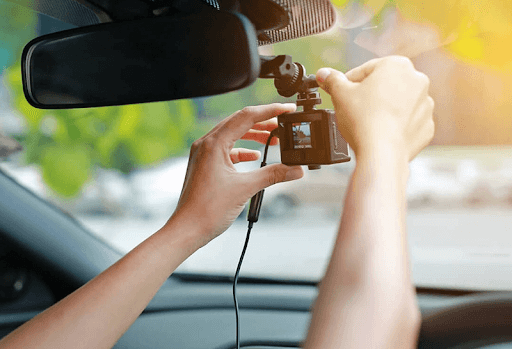 Gắn camera lên xe