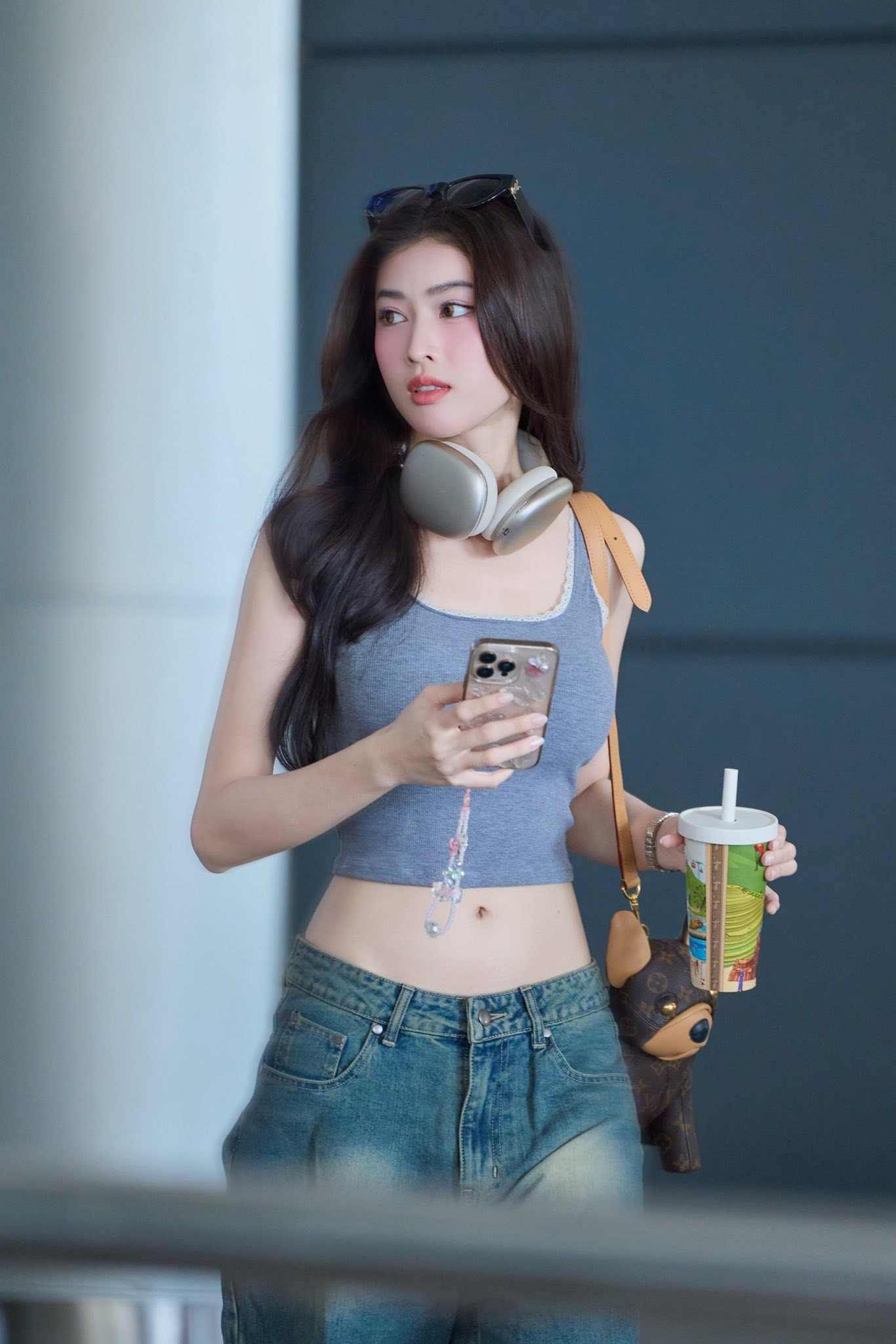 Hàng loạt người nổi tiếng đu trend trạm tỷ