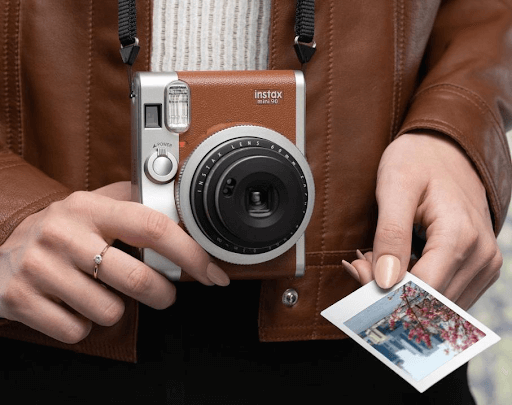 Instax Mini 90- lựa chọn mang phong cách retro