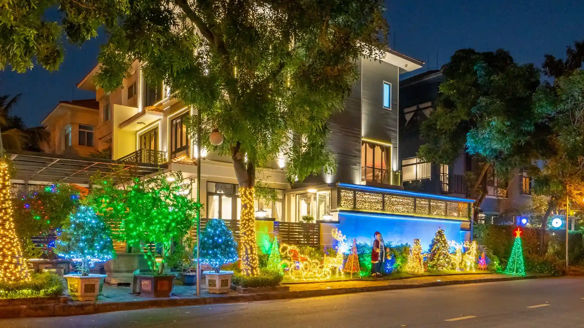 Khu đô thị Mỹ Hưng - một trong những địa điểm chụp hình noel bạn nên thử