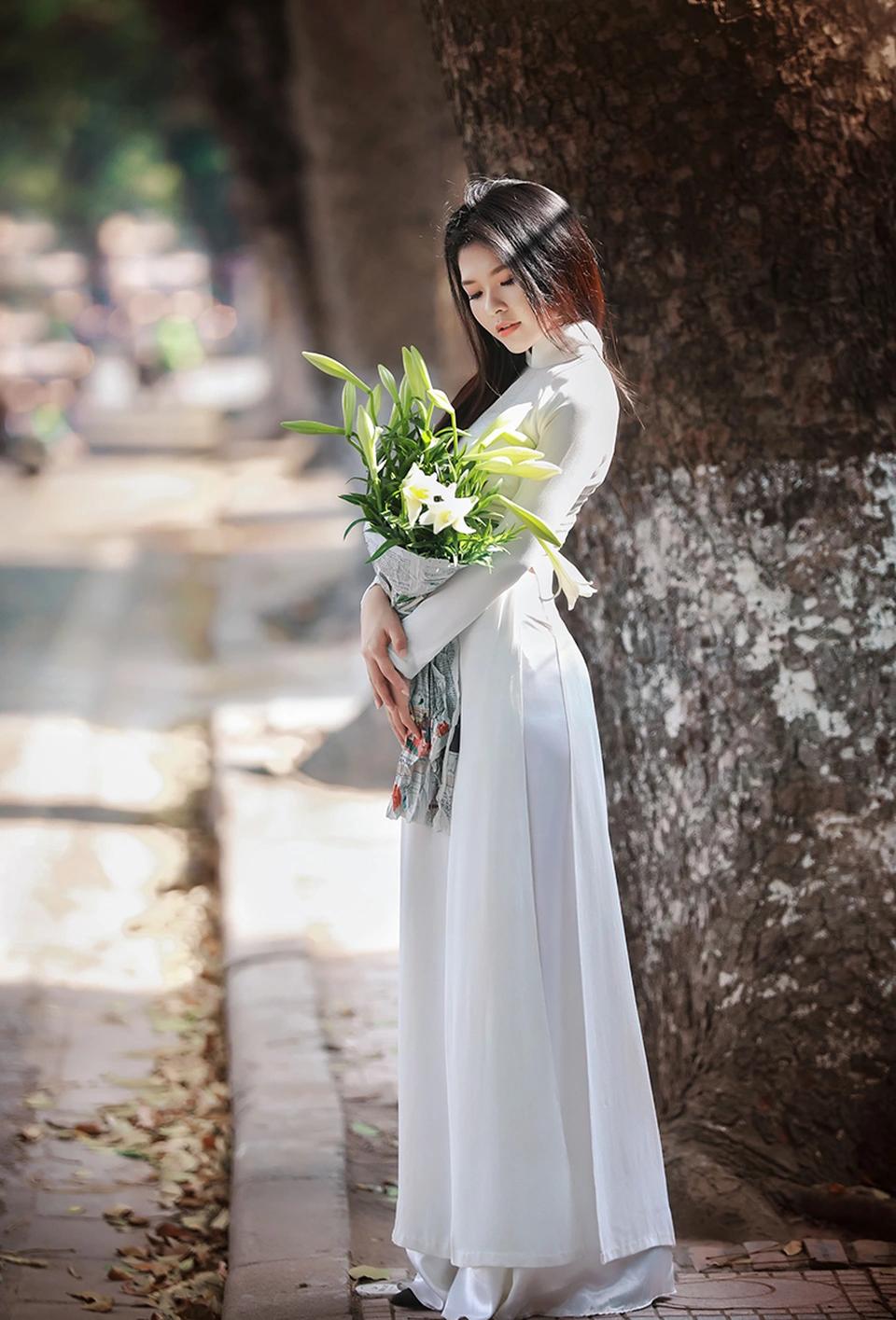 Kiểu chụp ảnh đẹp với hoa loa kèn cực cuốn