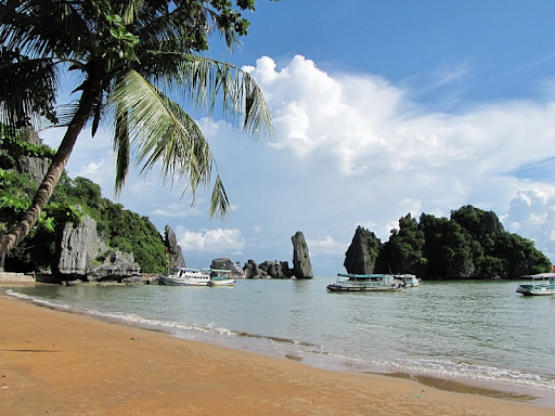 Một trong các địa điểm du lịch miền Nam thơ mộng gọi tên biển Hà Tiên