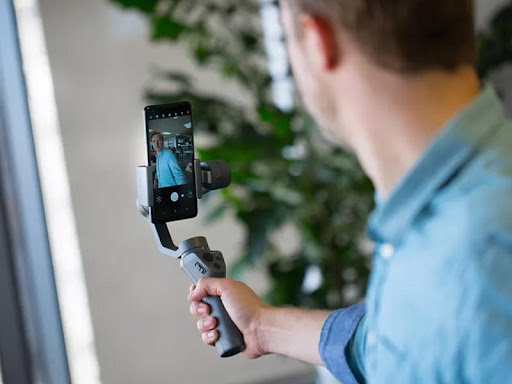 Nếu bạn không giữ máy ảnh ổn định sẽ khiến quay Tiktok bị mờ