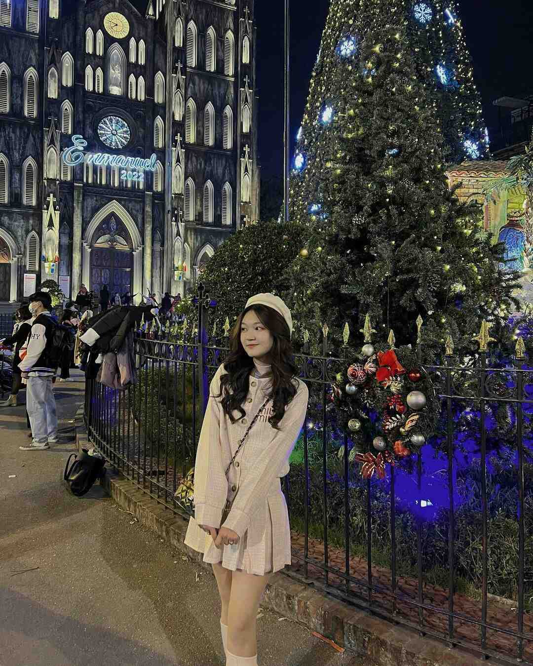 Giới trẻ nô nức tìm địa điểm chụp ảnh noel đẹp ở Hà Nội