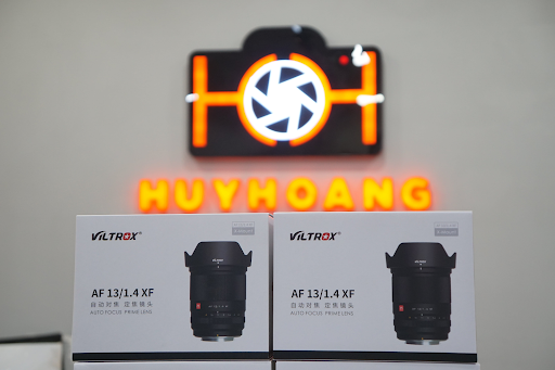Ống kính có kiểu dáng đẹp mắt cộng với thiết kế quang học hiện đại