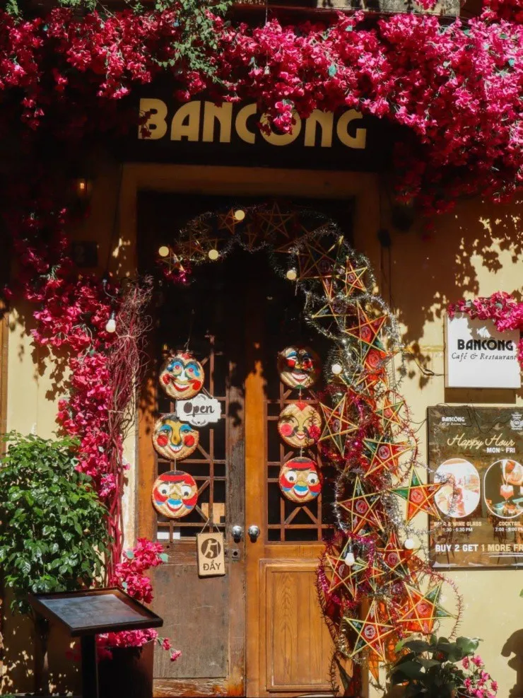 Các quán cafe trang trí theo concept trung thu