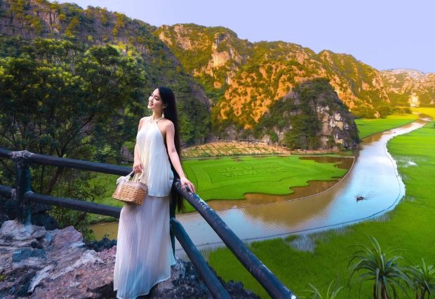 Tam Cốc còn gọi là “Vịnh Hạ Long trên cạn”