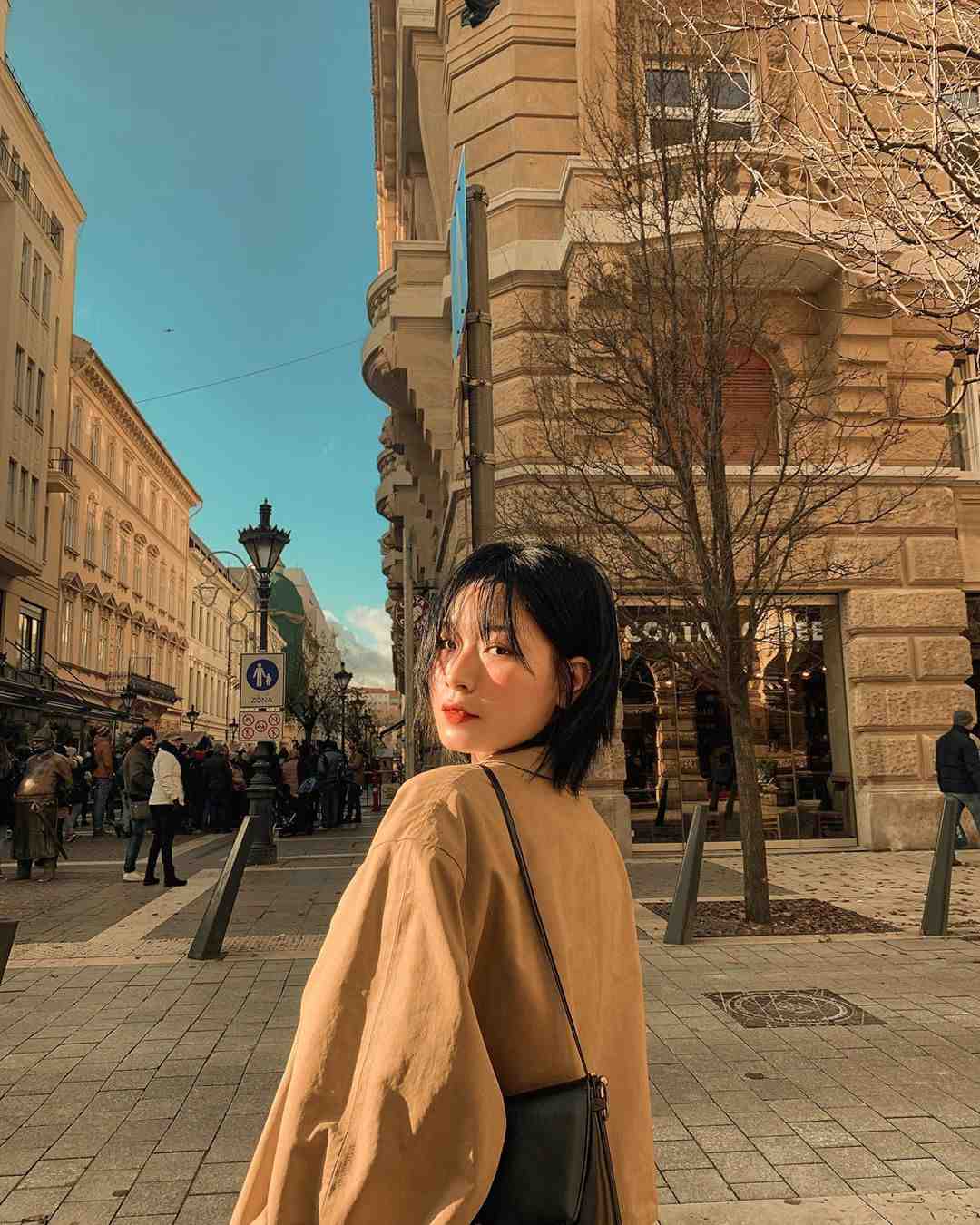 Tạo dáng chụp ảnh sang chảnh độc lạ