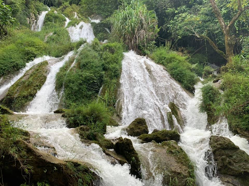 Thác Tạt Nàng nằm ẩn mình sau những nương lúa xanh