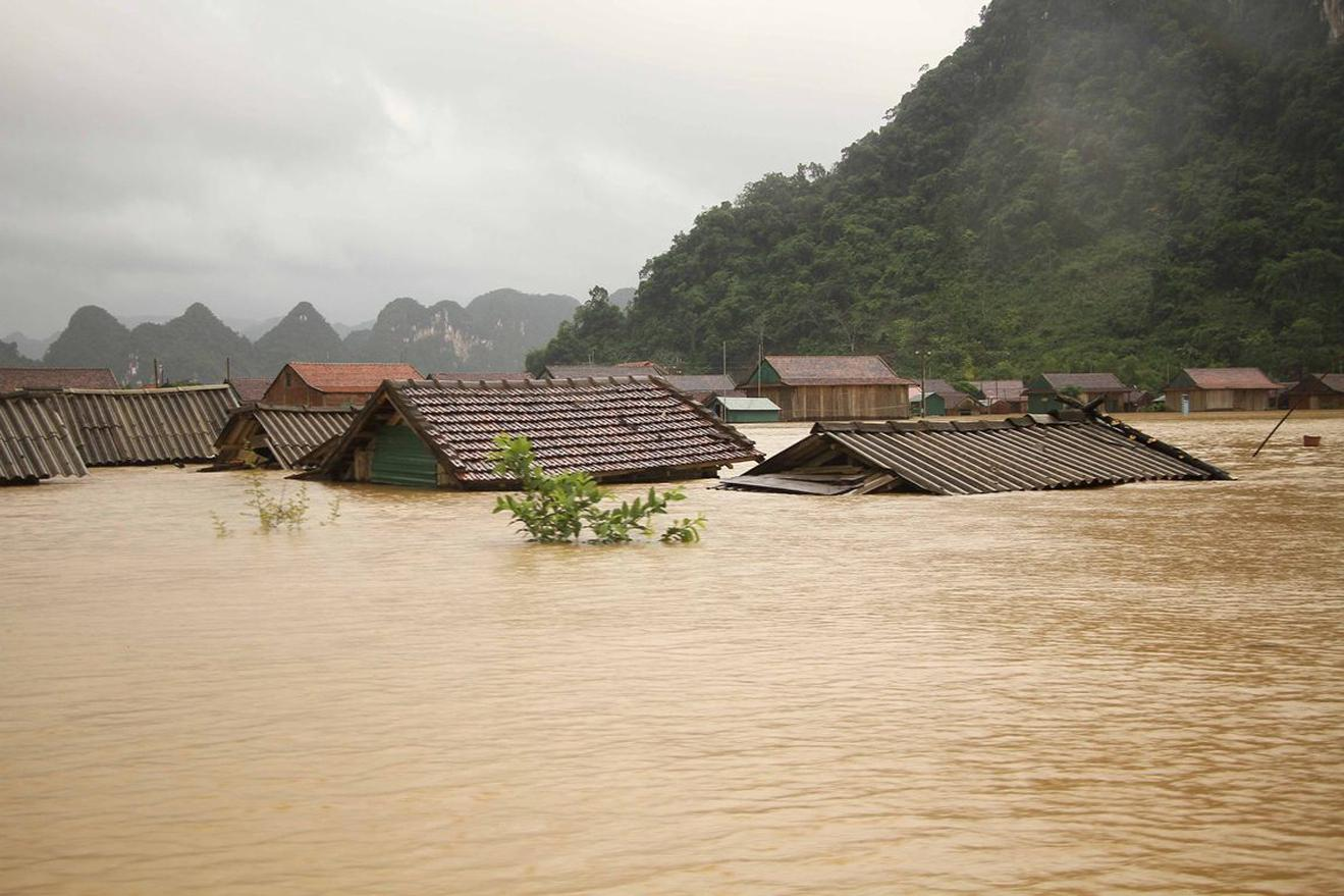 Thiên tai mang đến hàng ngàn nỗi đau cho bà con vùng lũ