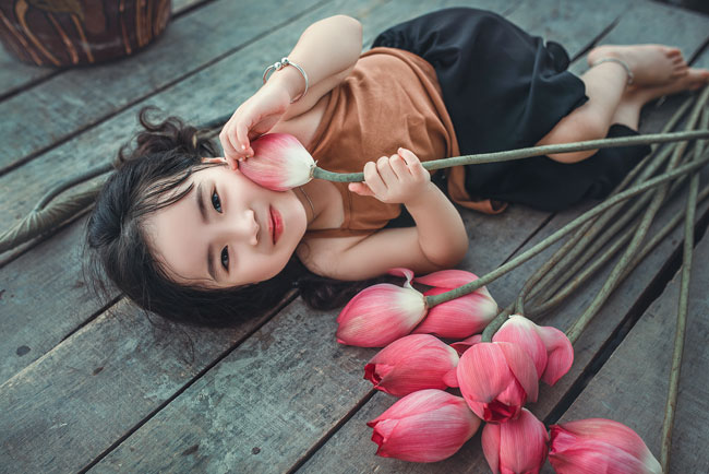 Trang phục chụp ảnh sen cho bé gái