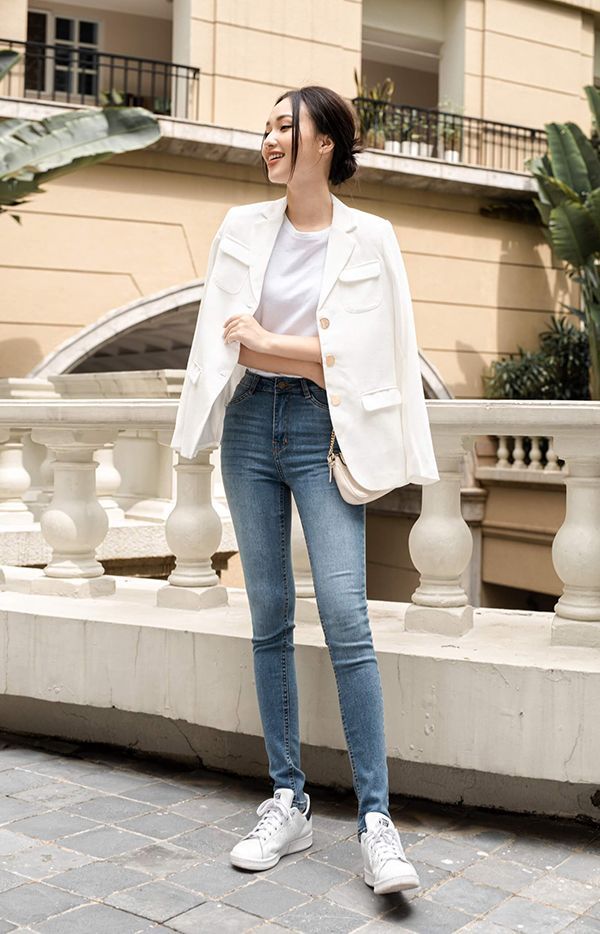 Blazer là mẫu áo vest thời thượng mang lại vẻ đẹp trẻ trung cho các nàng công sở