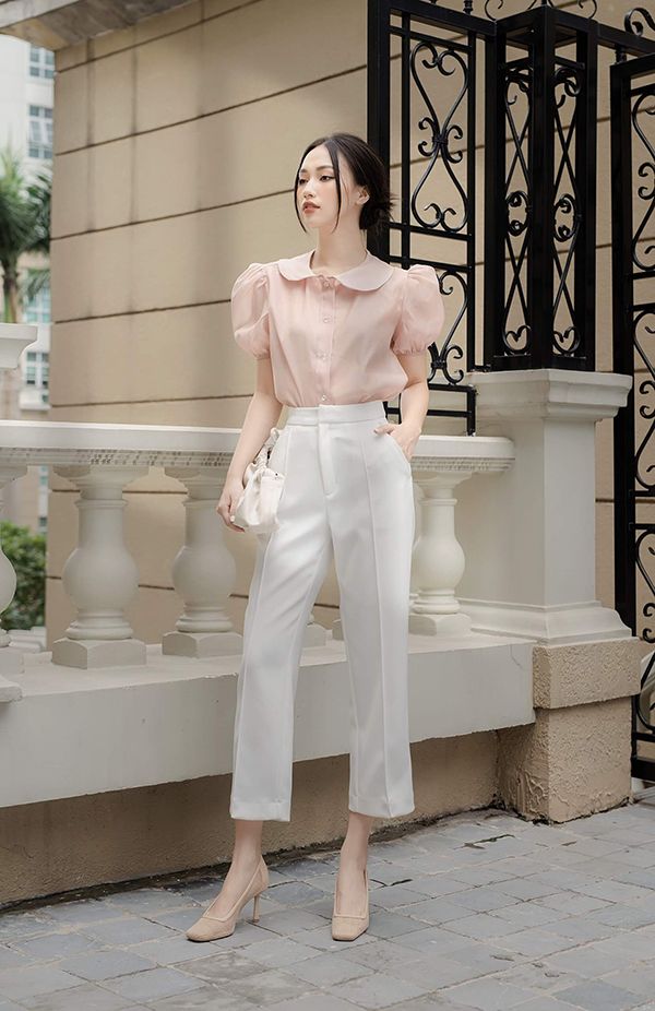 Thanh lịch với set đồ áo sơ mi hồng pastel ngọt ngào phối cùng quần baggy trắng của Bohee