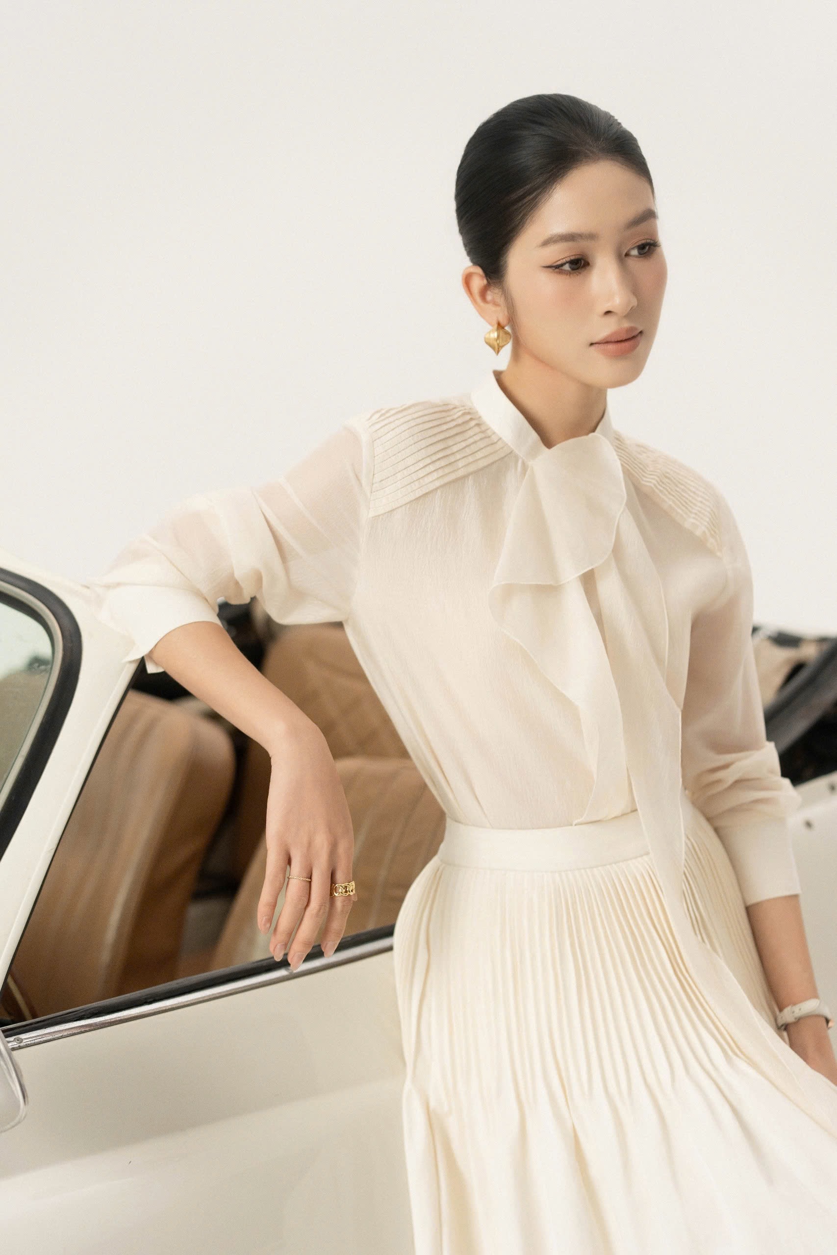 A696 - Sơ mi tơ xếp li vai