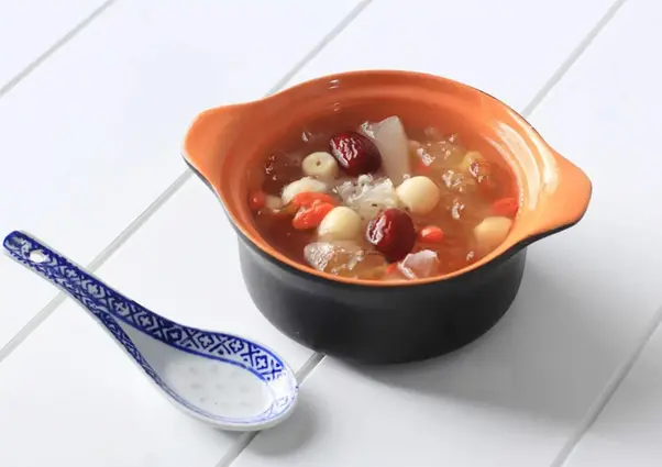 Cách chưng yến đường phèn táo đỏ hạt chia đúng cách để giữ trọn dinh dưỡng