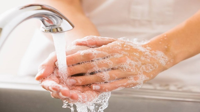 Tạo thói quen rửa tay trước và sau khi sơ chế thực phẩm