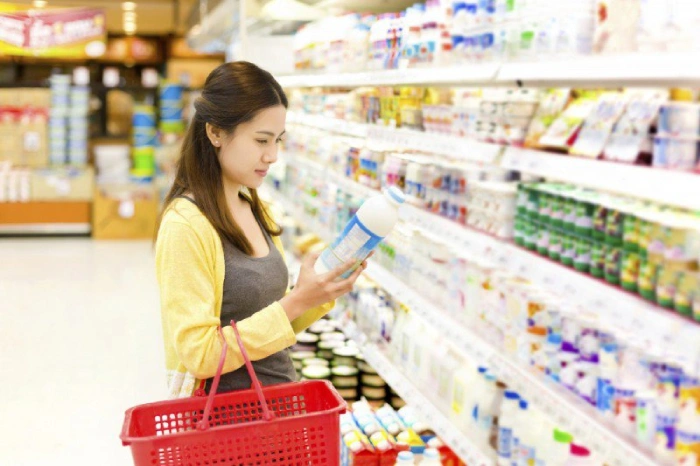 Chọn mua sữa tại các cửa hàng uy tín và được nhiều người tin tưởng