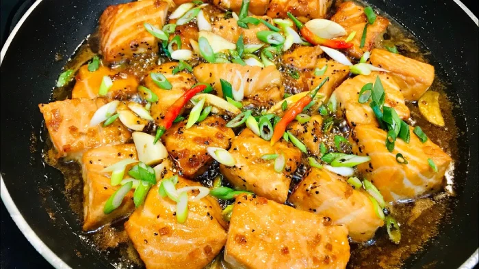 Món cá hồi kho tiêu hấp dẫn