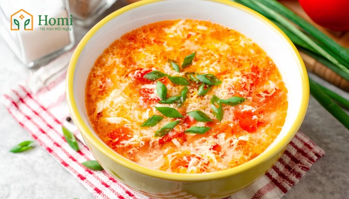 trứng gà sạch nấu canh cà chua