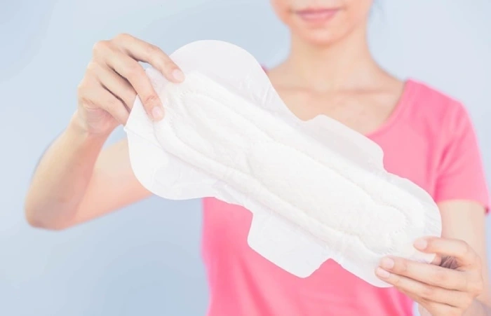 Chọn băng vệ sinh có bề mặt mềm mại, thấm hút tốt