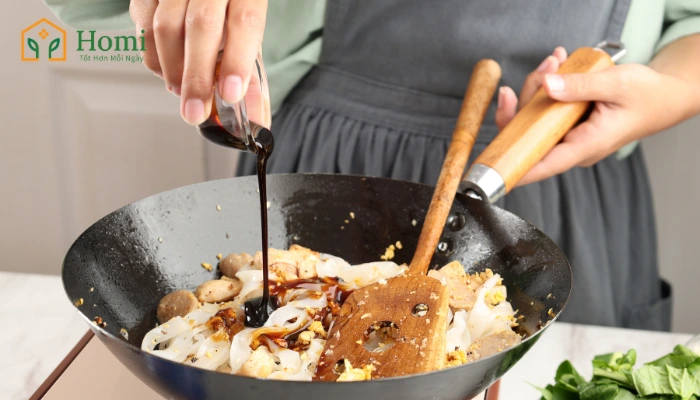 Nước mắm làm gia vị chế biến món ăn