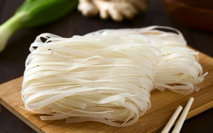 Phở khô có sợi dẹt đặc trưng