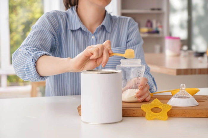 Pha sữa theo đúng tỷ lệ hướng dẫn của nhà sản xuất