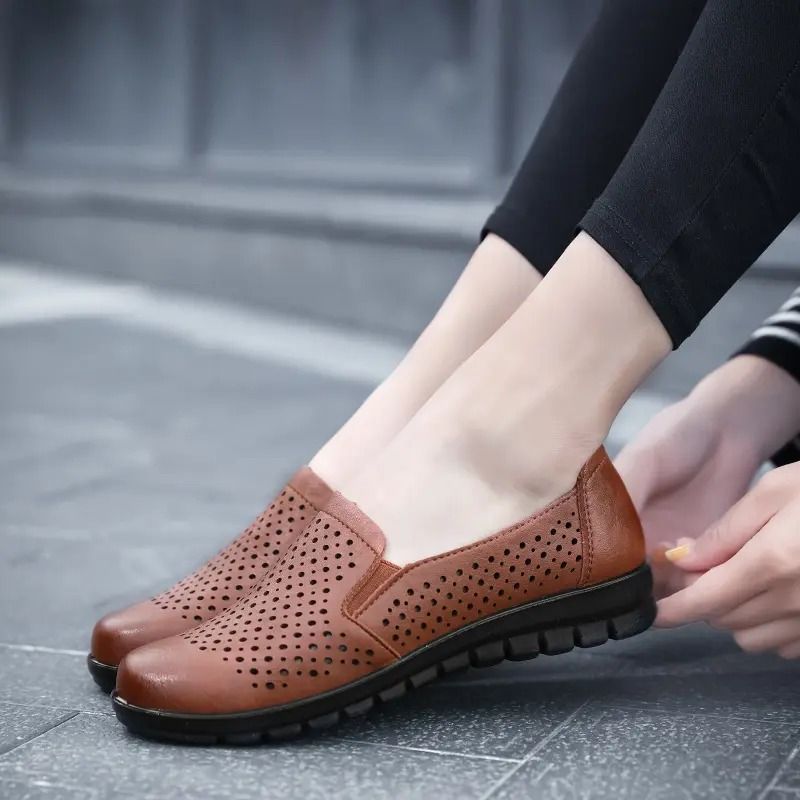 Giày da nữ đục lỗ thoáng khí, siêu êm LIG080 (Nâu vàng)
