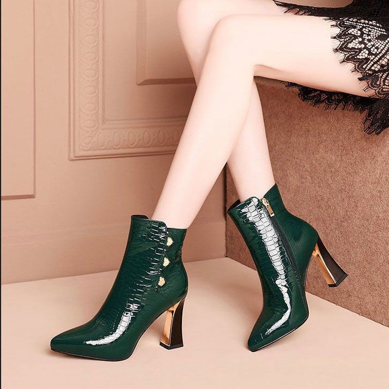 Boots nữ cao gót da vân cá sấu, cổ cao, mũi tròn phong cách Hàn Quốc, phù hợp đi chơi đi làm LEV009 (Đen)