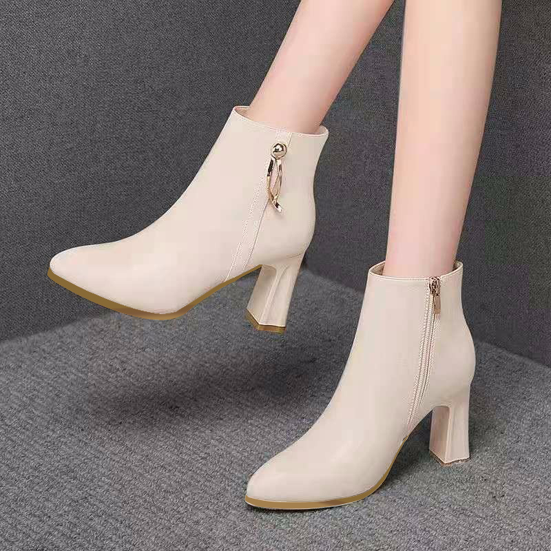 Boots nữ cao gót da bóng, cổ cao, mũi tròn phong cách Hàn Quốc, phù hợp đi chơi đi làm LEV015 (Trắng)