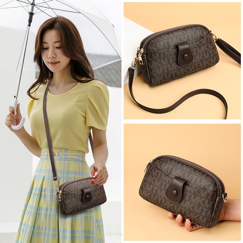 CHN015 - Túi đeo chéo dáng nhỏ màu nâu họa tiết chữ thời trang trẻ trung