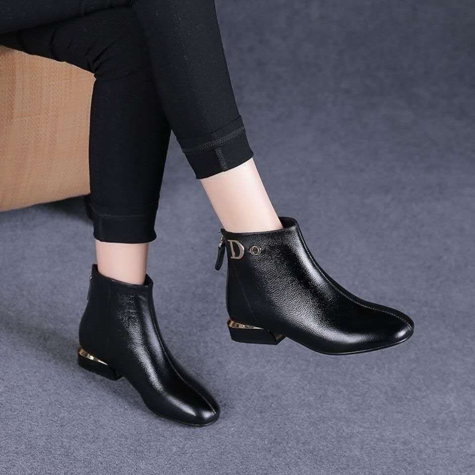 LMT036 -Boots nữ cổ ngắn, mũi vuông, da mềm thoải mái, phong cách công sở (Đen)