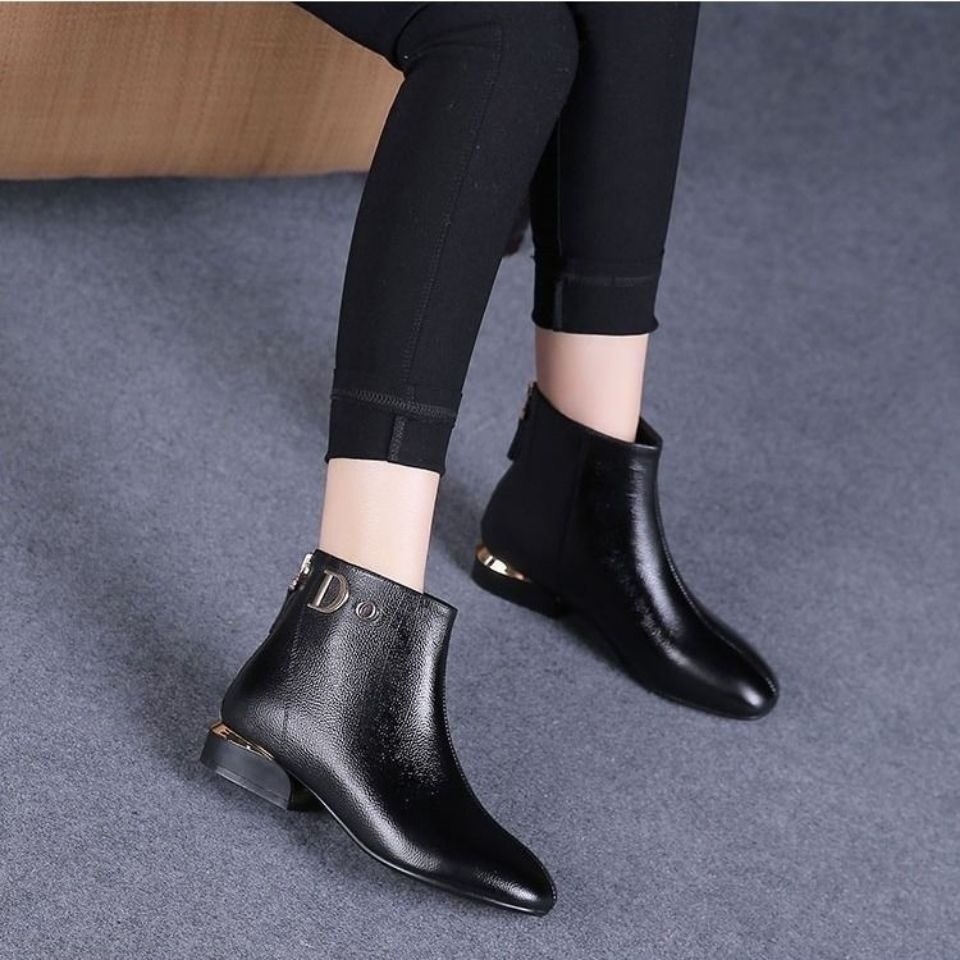 LMT036 -Boots nữ cổ ngắn, mũi vuông, da mềm thoải mái, phong cách công sở (Đen)