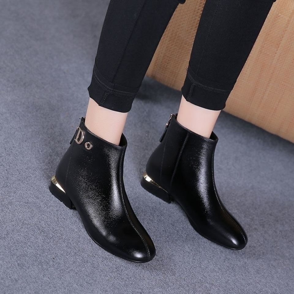 LMT036 -Boots nữ cổ ngắn, mũi vuông, da mềm thoải mái, phong cách công sở (Đen)